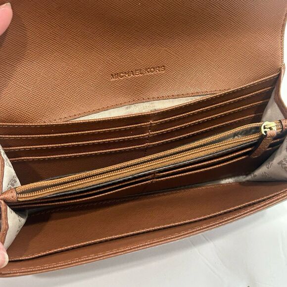 Michael Kors Wallet Women's Color Taupe Size 8" x 4"Fulton Flap Leather - Picture 5 of 11